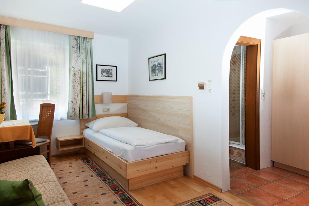 Hôtel Gastehaus Frischhut à Nassereith Extérieur photo